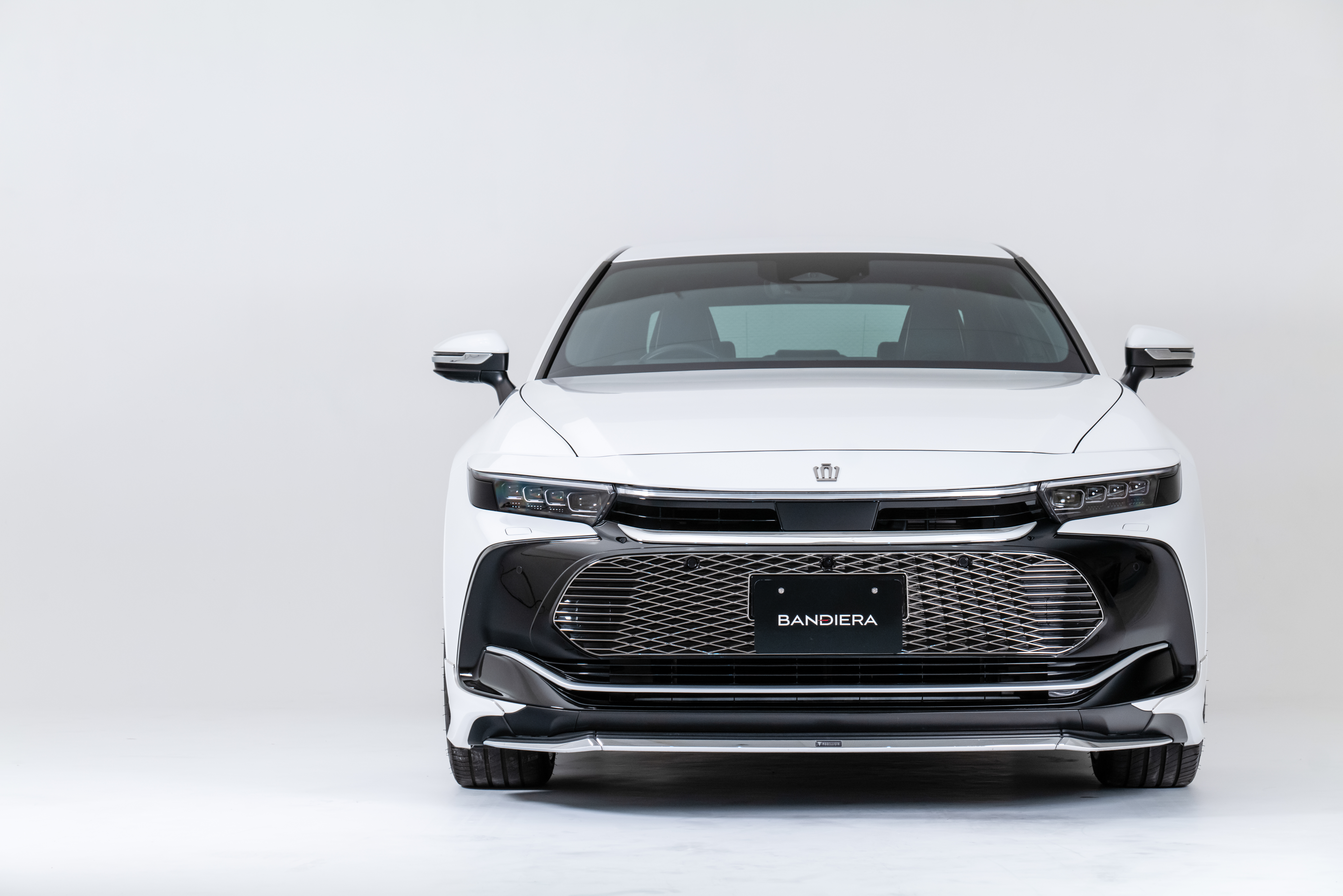 CROWN CROSSOVER Grille Garnish ｜BANDIERA