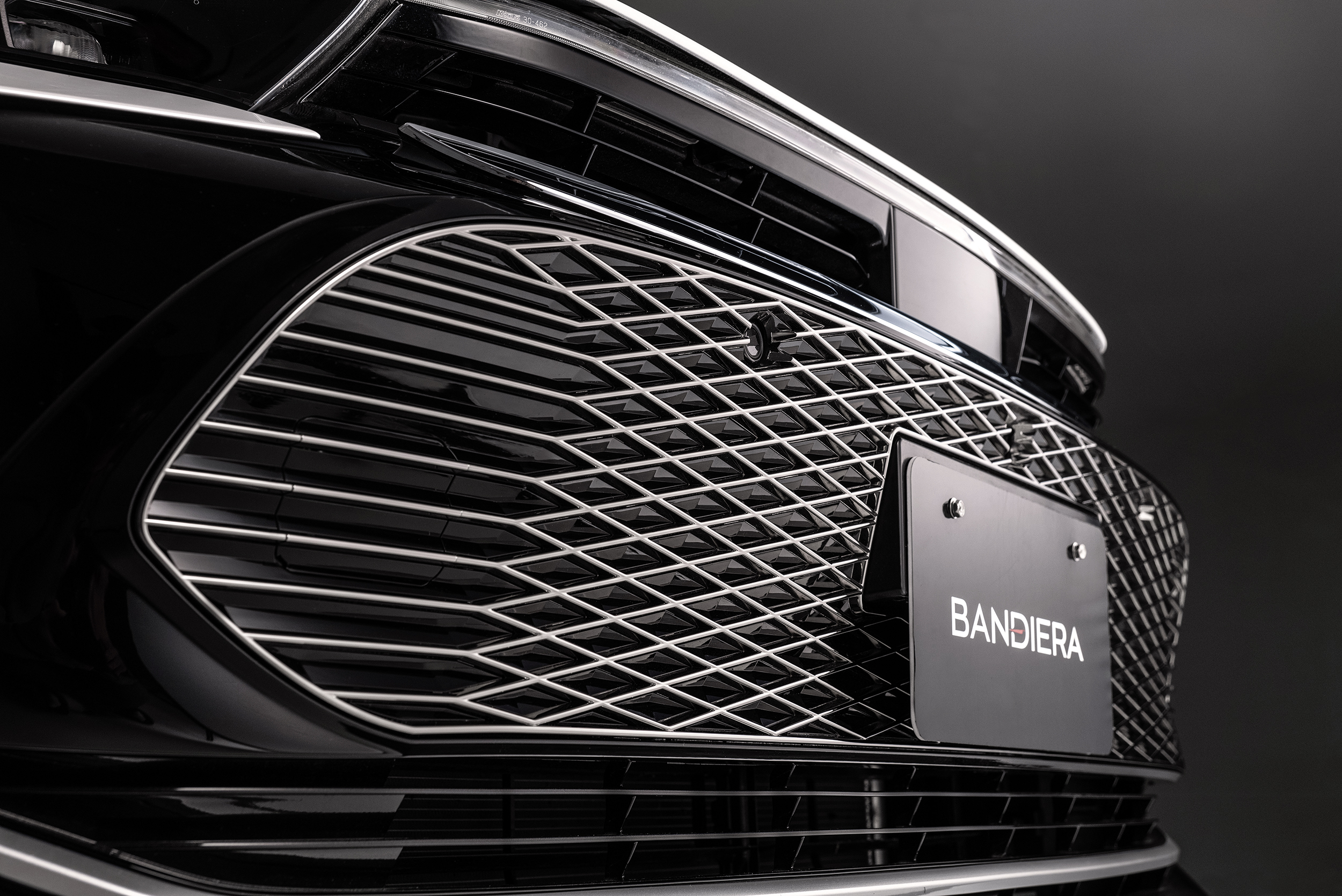 CROWN CROSSOVER Grille Garnish ｜BANDIERA